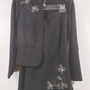 🔥 CLOSING SALE DRESSBARN CHARCOAL JACKET & SKIRT SET W/ EMBROIDERY SZ 4